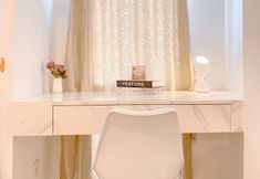 Ruang untuk Umum 4 Enjoy Living and Minimalist Studio at Tokyo Riverside PIK 2 Apartment By Travelio