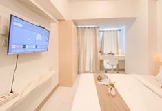 Kamar Tidur 3 Enjoy Living and Minimalist Studio at Tokyo Riverside PIK 2 Apartment By Travelio