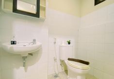 Phòng tắm bên trong 7 Good Choice and Comfortable 2BR at Kebagusan City Apartment By Travelio