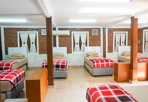 外部的 Mlejit Villa Cipanas