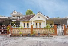 Bangunan Wisma Pinggir Mitra RedDoorz