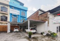 外観 3 RedDoorz @ Orien Guesthouse Pematang Siantar