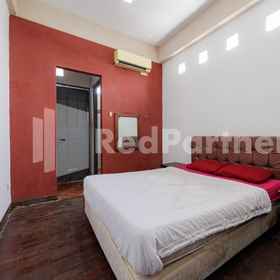 Bedroom 1 Tobana House Bintaro RedPartner, Hotel Bimo Trans Gintung