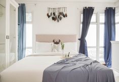 臥室 2 Comfortable and Spacious 2BR at Green Bay Condominium Apartment By Travelio