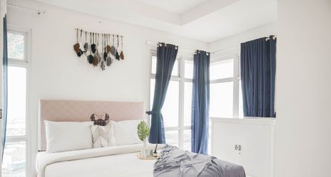 臥室 2 Comfortable and Spacious 2BR at Green Bay Condominium Apartment By Travelio