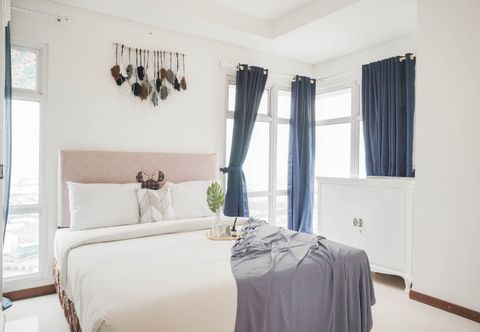 臥室 Comfortable and Spacious 2BR at Green Bay Condominium Apartment By Travelio