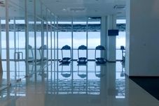 健身中心 Comfortable and Spacious 2BR at Green Bay Condominium Apartment By Travelio