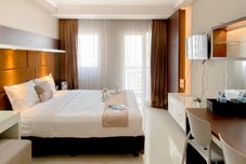 Others Comfy and Good Deal Studio Apartment Signature Park Grande By Travelio