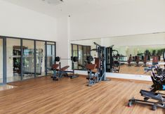 健身中心 6 Homey and Modern Look Studio at Apartment Sky House BSD By Travelio