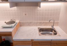 Common Space 6 Cozy and Modern Studio at Collins Boulevard Apartment By Travelio