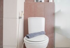 In-room Bathroom 5 Comfort Studio Apartment at Saladdin Mansion By Travelio
