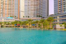 Swimming Pool New Furnished Studio Apartment at Gold Coast By Travelio