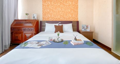 Phòng ngủ 2 Homey and Nice Studio Apartment at Kemang Mansion By Travelio