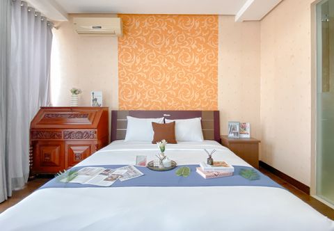 寝室 Homey and Nice Studio Apartment at Kemang Mansion By Travelio