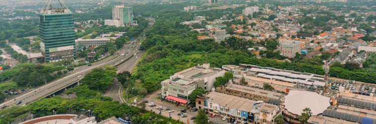 Lobby High Floor and Comfort Studio Room at Transpark Bintaro Apartment By Travelio