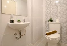 In-room Bathroom 6 Tidy Studio Room Apartment at Tokyo Riverside PIK 2 By Travelio