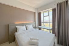 Bilik Tidur Good Deal Stunning Studio (No Kitchen) Apartment at Taman Melati Surabaya By Travelio