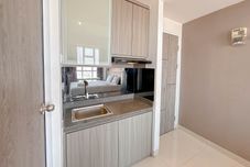 Ruang Umum Good Deal Stunning Studio (No Kitchen) Apartment at Taman Melati Surabaya By Travelio