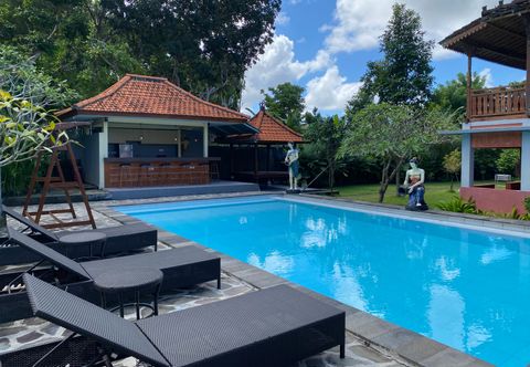 Exterior Cove Belimbing Sari