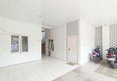 Others 5 RedDoorz @ Griya Jeniee near Stadion Wilis Madiun