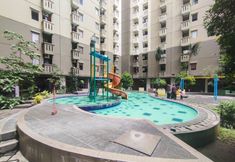 スイミングプール 2 Simply Look Studio Gateway Ahmad Yani Cicadas Apartment By Travelio
