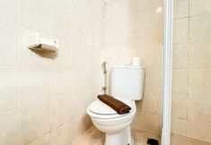 In-room Bathroom 6 Good Deal 2BR at The Wave Kuningan Apartment By Travelio