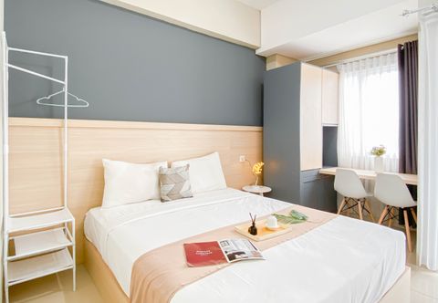 Kamar Tidur Minimalist Studio Royal Sentul Park Apartment By Travelio