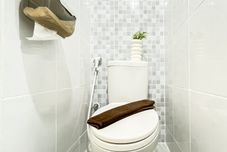 In-room Bathroom Enjoy Living and Good Studio at Tokyo Riverside PIK 2 Apartment By Travelio