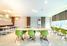 餐厅 5 Max Hotel Panakkukang Makassar By LIFE