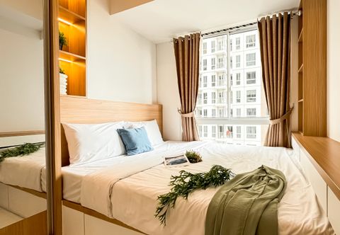 Bedroom Minimalist Chic 2BR at Apartment Tokyo Riverside PIK 2 By Travelio