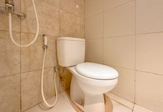 In-room Bathroom 5 Studio with Accses to Pakuwon Mall at Apartment Orchard Supermall Mansion By Travelio