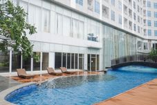 Kolam Renang Cozy and Spacious 3BR at Grand Sungkono Lagoon Apartment By Travelio