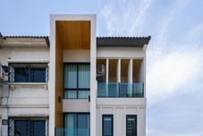 Exterior Stylish Modern 4BR Home 200m BTS PhraKhanong, 10min ThongLo