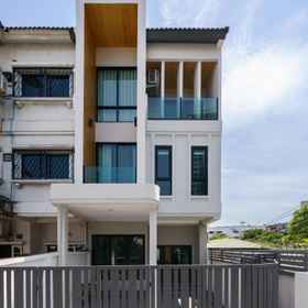Exterior / Building 1 Stylish Modern 4BR Home 200m BTS PhraKhanong, 10min ThongLo, Cosmo Group Co., Ltd. Hotels