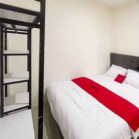 Bedroom 1 RedDoorz near Sungai Panas Batam, Bukit Mas Indah Masakan Padang Hotels