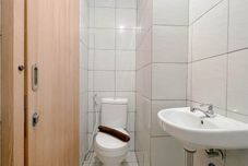 Toilet Kamar Affordable and Cozy 1BR Combined (No Kitchen) Bandaraya - Tallasa City Makassar Apartment By Travelio