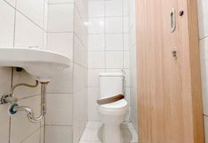 In-room Bathroom 7 Simple Neutral Studio (No Kitchen) Bandaraya - Tallasa City Makassar Apartment By Travelio