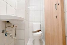 In-room Bathroom Simple Neutral Studio (No Kitchen) Bandaraya - Tallasa City Makassar Apartment By Travelio