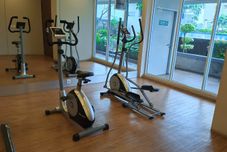 健身中心 Simple Neutral Toned Studio at Parkland Avenue Apartment By Travelio