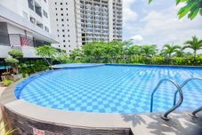 泳池 Simple Neutral Toned Studio at Parkland Avenue Apartment By Travelio