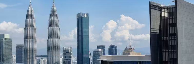 Exterior Eaton Residence By HM Costa