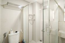 In-room Bathroom Best View 1BR at Landmark Residence Bandung Apartment By Travelio