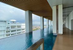 泳池 7 Modern 1BR Apartment near IKEA at The Smith Alam Sutera By Travelio