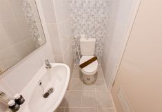 객실 내 욕실 6 Simple Style Studio (No Kitchen) at Tokyo Riverside PIK 2 Apartment By Travelio