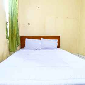 Bedroom 1 Homestay Cemara Bekasi Mitra RedDoorz, STBA JIA (Sekolah Tinggi Bahasa Asing JIA) Hotels