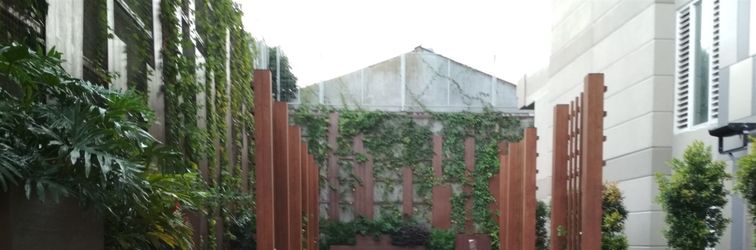 Lobby Modern Studio at Landmark Residence Bandung Apartment By Travelio