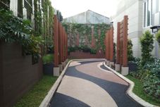 Lobby Modern Studio at Landmark Residence Bandung Apartment By Travelio