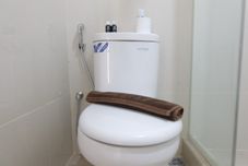 In-room Bathroom Modern Studio at Landmark Residence Bandung Apartment By Travelio