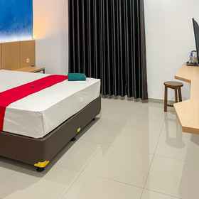 Bedroom 1 RedDoorz Plus near Alun Alun Majalengka, Majalengka Hotels