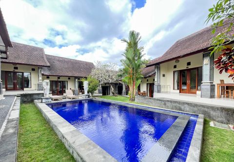 Swimming Pool Urbanview Hotel Lilis Cempaka Mas Guesthouse